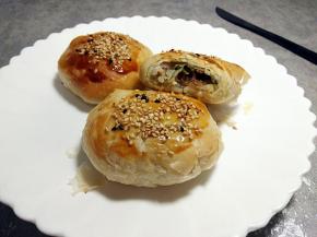 刚出炉的烧饼趁热咬上一口，香酥美味看得见哦