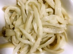 稍凉不烫手的时候手撕成条