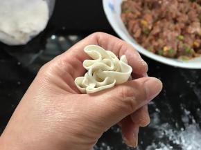 用虎口慢慢收起来就可以了。