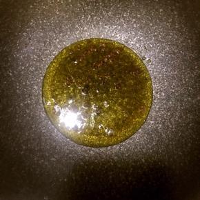 锅中热油，炸香花椒粒，捞出