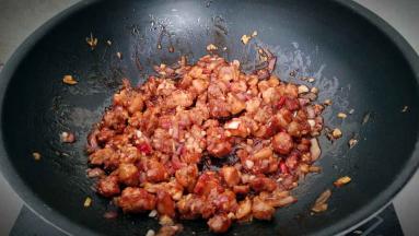 炒至汤汁浓厚即可出锅。