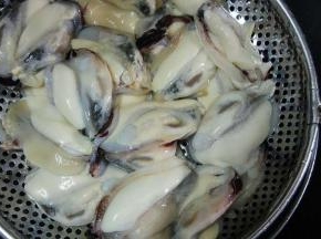 清洗干净沥水。