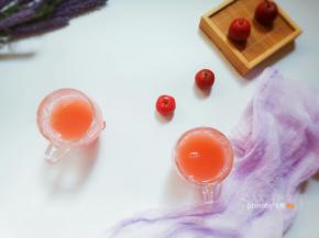 勾兑好的山楂原汁哦，天然果香。