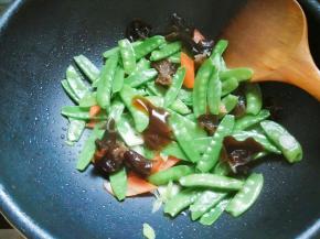 临出锅加一勺耗油。