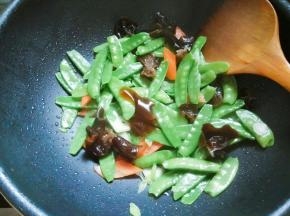 临出锅加一勺耗油。
