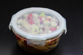 盖上盖子，放入冰箱冷藏至少一个晚上即可吃。