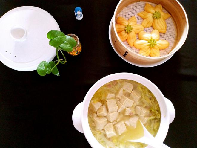 美味一锅出（一）花馒头和白菜炖冻豆腐