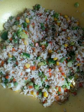 临出锅撒少许盐。搅拌均匀即可关火出锅。