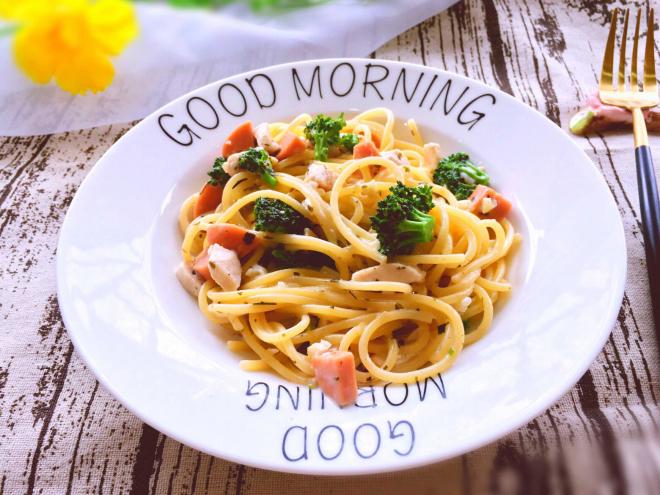 鸡胸肉火腿西兰花意大利面