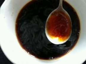 调照烧汁:两勺酱油，一勺老抽，一勺料酒，一勺蜂蜜，少许盐，2碗水。调匀。用量我是自己调的，并不固定。
