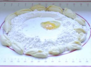 1、玉米油除外将所有材料混合，揉匀