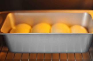 12、送入预热好的烤箱，中下层，180度，35分钟，表面上色后可以加盖锡纸，或者调低上管温度。