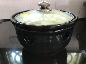 放上砂锅慢慢地炖。