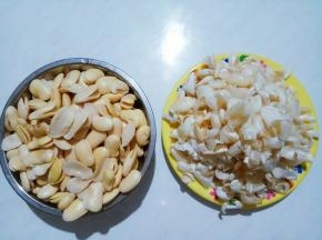 一颗一颗剥完外皮。