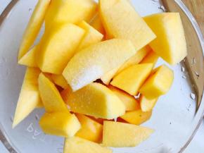 放少许白糖，此步骤可以省略。