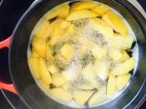加水大火煮开。