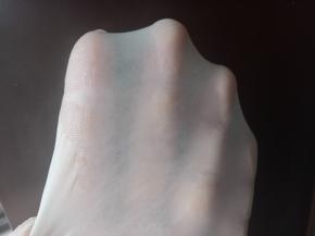 把做好的波兰种连同主面团除黄油以外的全部材料一起放入厨师机里，揉到面团光滑放入软化好的黄油继续揉，揉出手膜。把揉好的面团盖保鲜膜进行一发（温度不要超过28度）天凉了发酵时间会长一点60分钟左右。