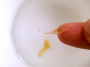 这时候的糖浆滴一滴在冷水中可凝固成糖块，口感比较脆即可