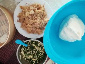 这两种馅料都是炒过的。这样蒸的时候熟的快。