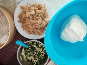 这两种馅料都是炒过的。这样蒸的时候熟的快。