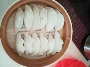 做好了。就是这样的。下边的是另一种馅料，所以做了记好。