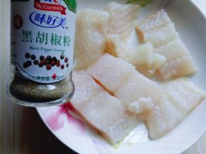 加入胡椒粉。(根据个人口味，不放也可以)