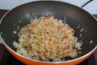 放香葱，炒均，关火起锅即可。