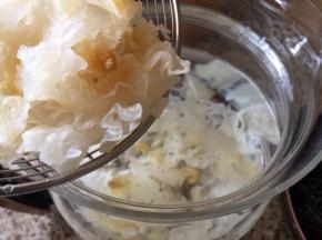 加入到养生壶杯中；