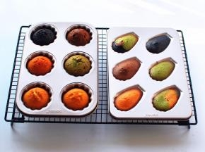 烤箱上下火190度预热5分钟，然后将模具放入烤箱中层，深纹路的玛德琳烤20-25分钟，浅纹路的玛德琳烤12-15分钟。