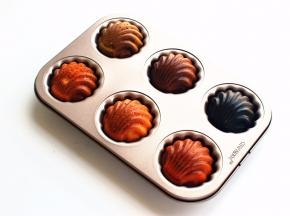 这是深纹的玛德琳，烘烤了25分钟。模具都没有抹油，不粘效果棒棒哒。