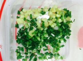 1. 小葱生姜洗净切末