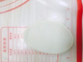 13. 用擀面杖擀成牛舌状，这个图要横着看