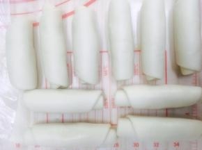 14. 然后卷起来，醒面30分钟，再擀成牛舌状