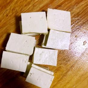1.老豆腐洗净切片