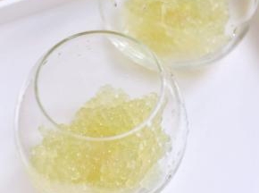 杯底先入入西米，再加入豆浆.