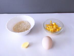 将大米，玉米粒生姜鸡蛋准备好