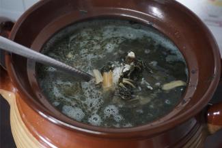 轻轻搅拌均匀食材。