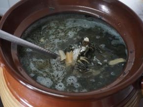 轻轻搅拌均匀食材。