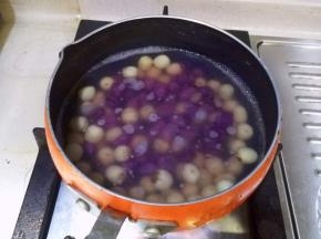 加入紫薯丁，小火炖5分钟