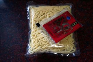 从冰箱里取出食材！