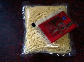 从冰箱里取出食材！