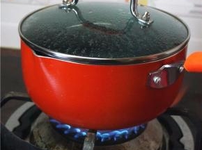 盖锅，烧半锅开水。