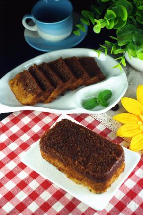 完全冷却后，脱模，切片。