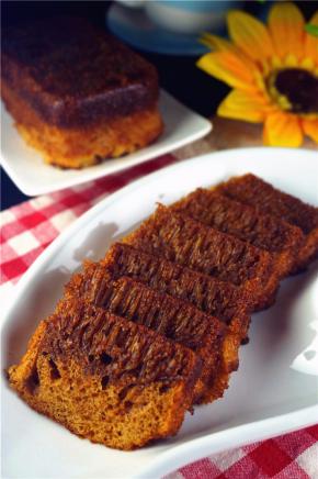 蜂巢状就出现在蛋糕的中下层。