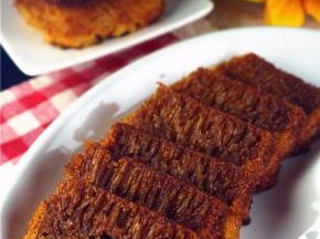 蜂巢状就出现在蛋糕的中下层。