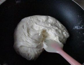 依然是小火翻炒到奶粉和棉花糖完全融合，然后关火