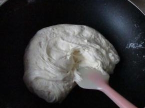 依然是小火翻炒到奶粉和棉花糖完全融合，然后关火