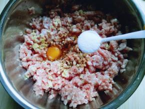 调味，加入盐，依个人口味。