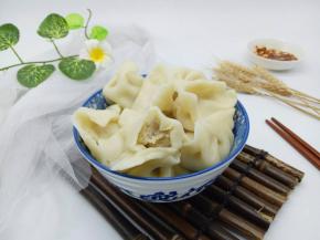 近看，好美味，酸菜是东北带来的(^_^)