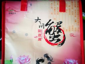 大闸蟹礼盒，里面吃蟹的基本配料工具都有哈，不用另准备了